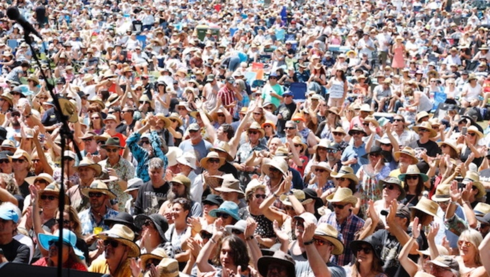 Crowd at Whitianga summer concert