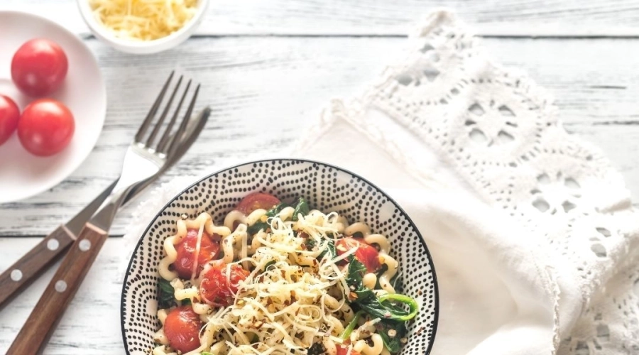 Tomato, Olive and Spinach pasta