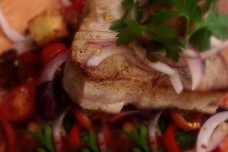 Seared Tuna on Panzanella salad with Lemon Aioli