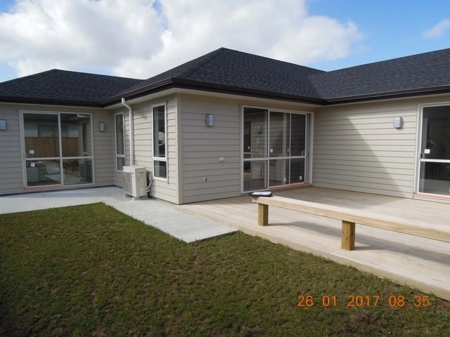 Cream weatherboard house