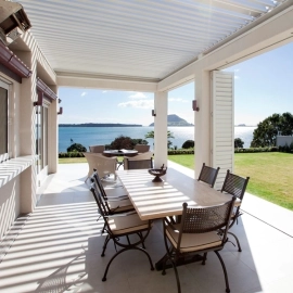 Outdoor stacking doors