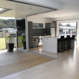 Sliding doors into internal corner of house without pillars of framing