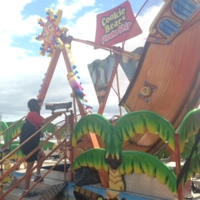 Pirate ship ride